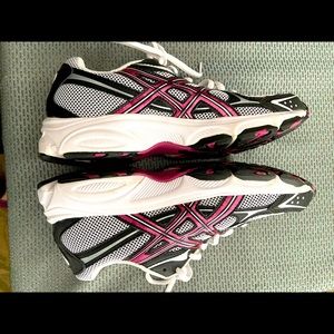 ASICS size 7.5   Worn twice